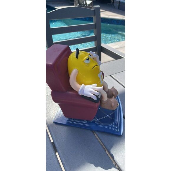 Vintage 1990 M & M Yellow Lazy Boy Candy Dispenser - Picture 4 of 11